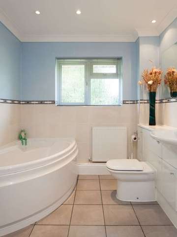  Image of 4 bedroom Detached house to rent in Mill Lane Bedhampton Havant PO9 at Old Bedhampton Havant Hampshire, PO9 3JH