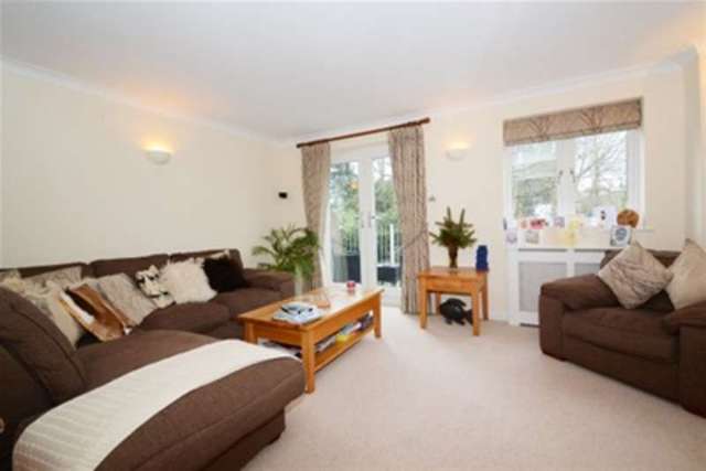  Image of 4 bedroom Property to rent in Beechcroft Manor Weybridge KT13 at Weybridge, KT13 9NZ