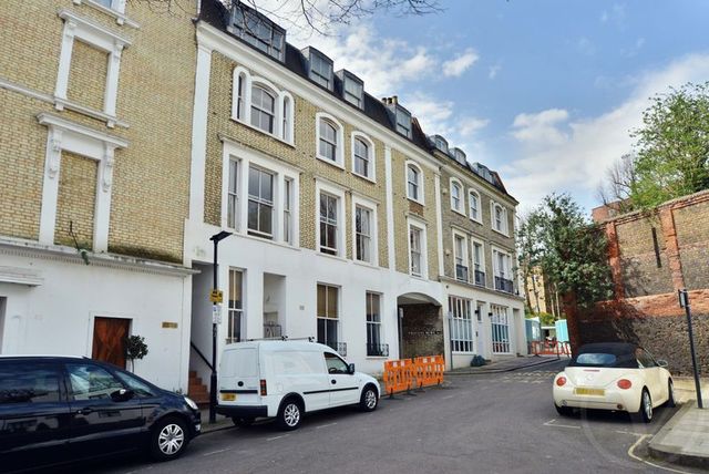 Image of 3 bedroom Flat to rent in Belsize Place London NW3 at Belsize Place  London, NW3 5AL