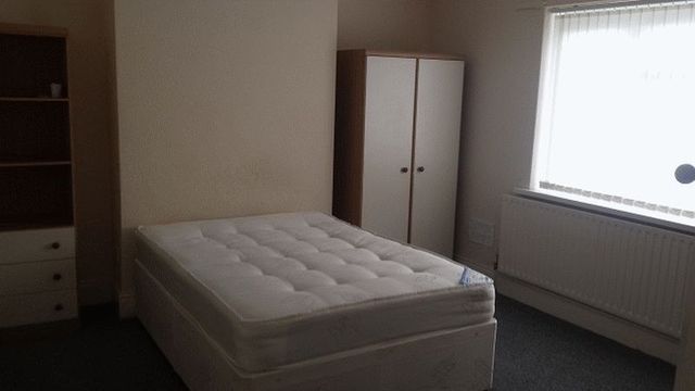  Image of 2 bedroom Flat to rent in Bilbrough Gardens Newcastle upon Tyne NE4 at Bilbrough Gardens Array Blakelaw, NE4 8YA