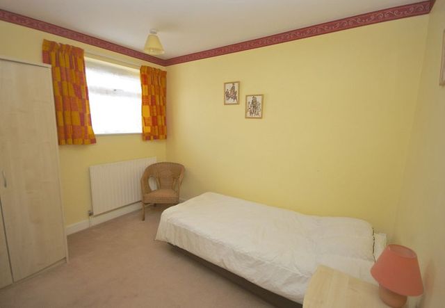  Image of 3 bedroom Detached house for sale in Birch Close Wedmore BS28 at Birch Close  Wedmore, BS28 4BG