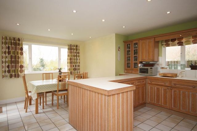 Image of 7 bedroom Detached house to rent in Bishops Field Aston Clinton Aylesbury HP22 at Bishops Field  Aston Clinton, HP22 5BB