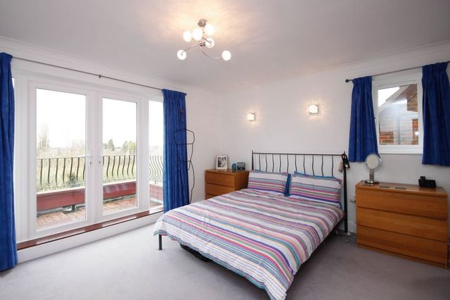  Image of 7 bedroom Detached house to rent in Bishops Field Aston Clinton Aylesbury HP22 at Bishops Field  Aston Clinton, HP22 5BB