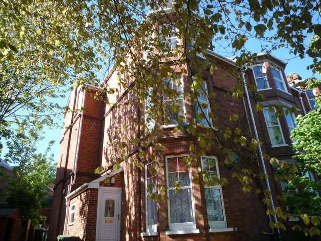 Image of 1 bedroom Apartment to rent in Blackall Road Exeter EX4 at Blackall Road  Exeter, EX4 4HE