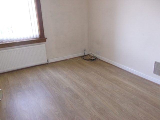  Image of 3 bedroom Flat to rent in Blacklands Avenue Kilwinning KA13 at Kilwinning North Ayrshire North Ayrshire, KA13 6HX
