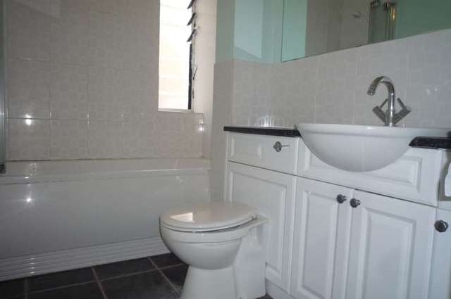  Image of 1 bedroom Flat to rent in Wellesley Road Sutton SM2 at Wellesley Road  Sutton, SM2 5BW