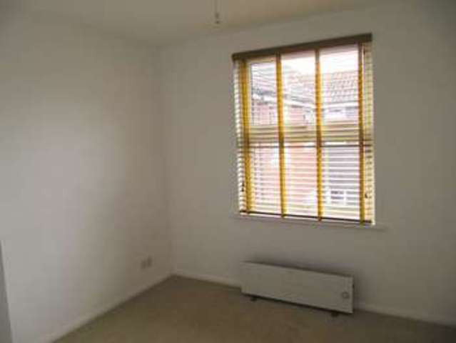  Image of 2 bedroom Flat to rent in Blind Lane Bourne End SL8 at Blind Lane  Bourne End, SL8 5TG
