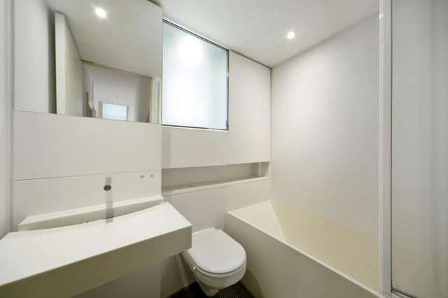  Image of 2 bedroom Ground Flat to rent in Blomfield Road London W9 at Blomfield Road  London, W9 2PA