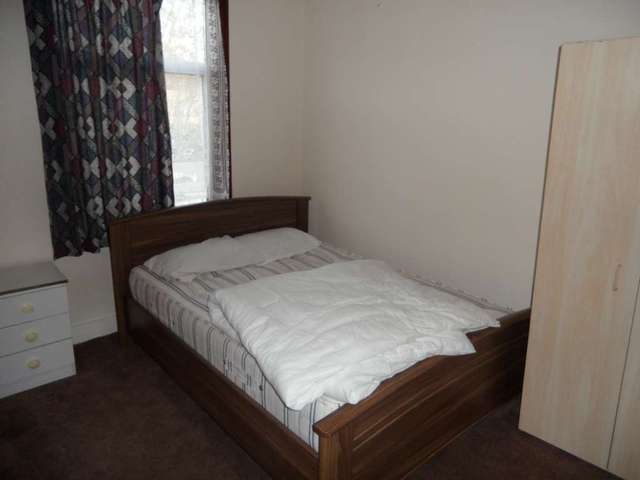  Image of 3 bedroom Terraced house to rent in Boundary Road London E13 at Boundary Road Plaistow London, E13 9QG