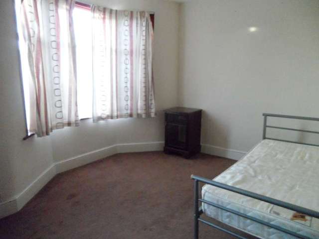  Image of 3 bedroom Terraced house to rent in Boundary Road London E13 at Boundary Road Plaistow London, E13 9QG