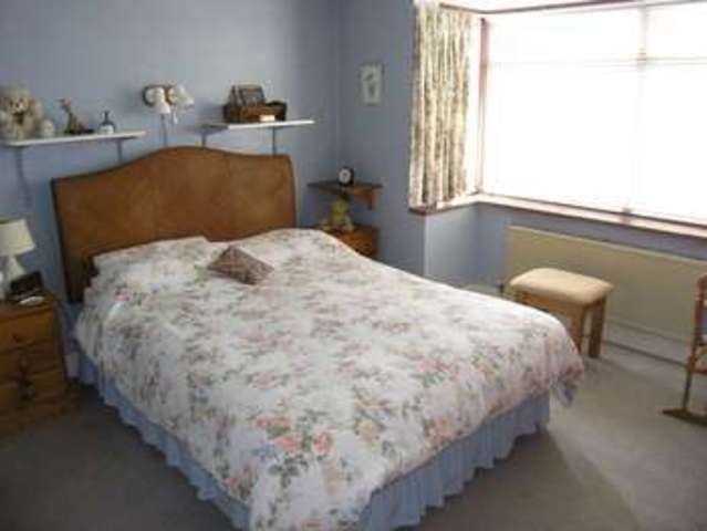  Image of 3 bedroom Detached house for sale in Highfield Road Bourne End SL8 at Highfield Road  Bourne End, SL8 5BE