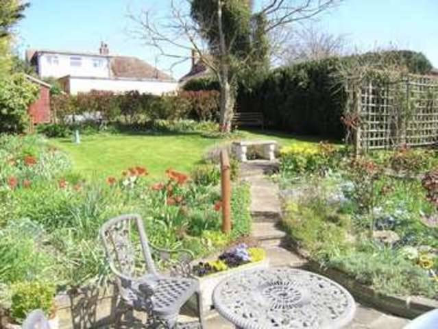  Image of 3 bedroom Detached house for sale in Highfield Road Bourne End SL8 at Highfield Road  Bourne End, SL8 5BE
