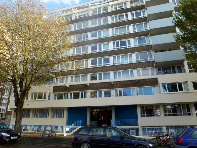  Image of 3 bedroom Flat to rent in The Drive Hove BN3 at The Drive  Hove, BN3 3JF
