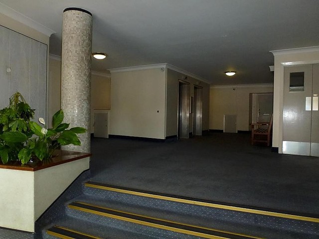  Image of 3 bedroom Flat to rent in The Drive Hove BN3 at The Drive  Hove, BN3 3JF