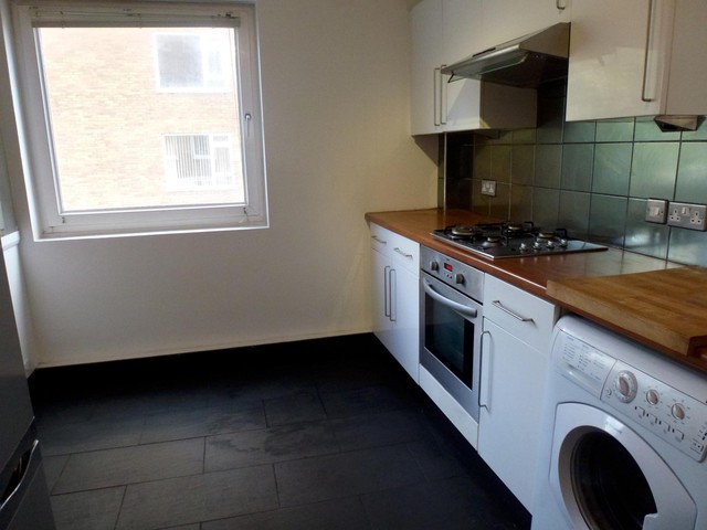  Image of 3 bedroom Flat to rent in The Drive Hove BN3 at The Drive  Hove, BN3 3JF