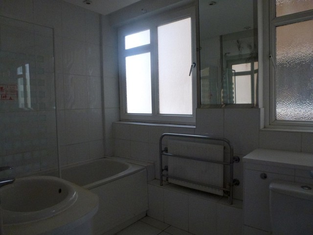  Image of 3 bedroom Flat to rent in The Drive Hove BN3 at The Drive  Hove, BN3 3JF