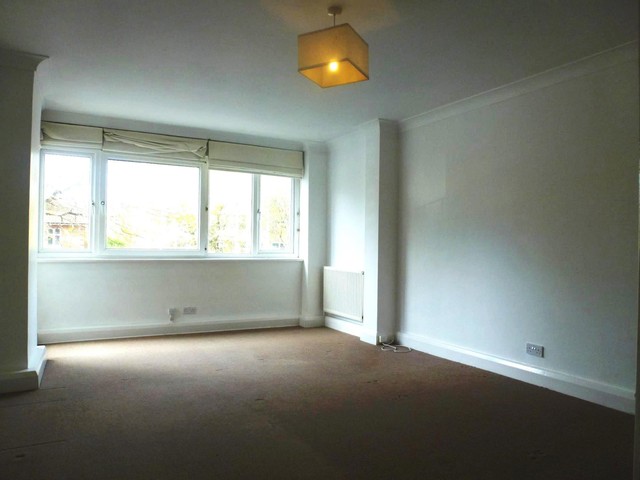 Image of 3 bedroom Flat to rent in The Drive Hove BN3 at The Drive  Hove, BN3 3JF