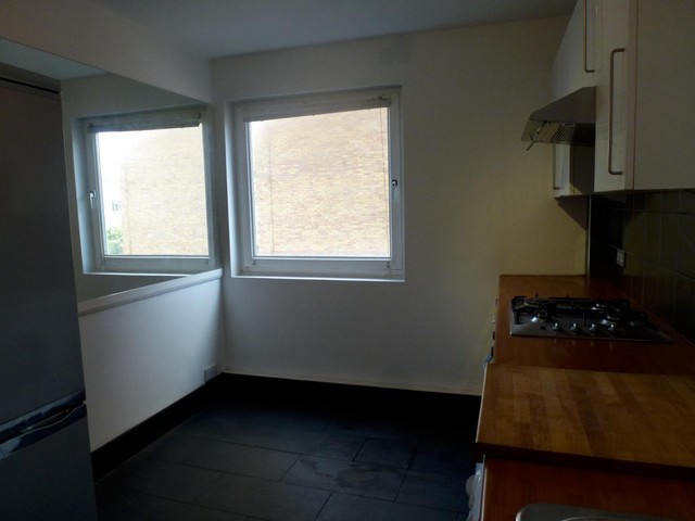  Image of 3 bedroom Flat to rent in The Drive Hove BN3 at The Drive  Hove, BN3 3JF