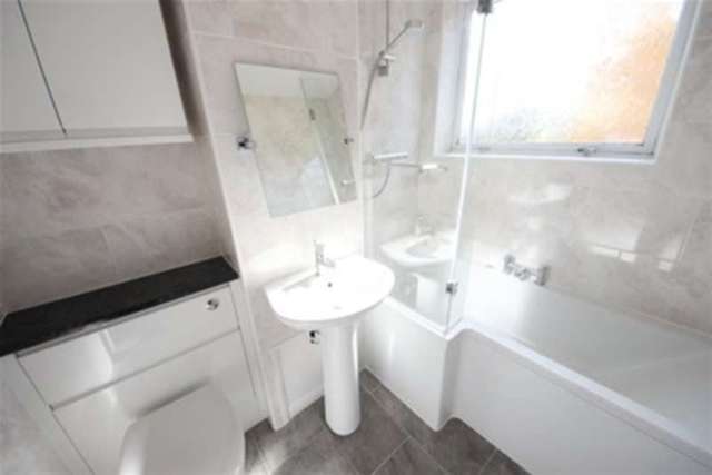  Image of 2 bedroom Flat to rent in The Shimmings Boxgrove Road Guildford GU1 at Guildford, GU1 2NG