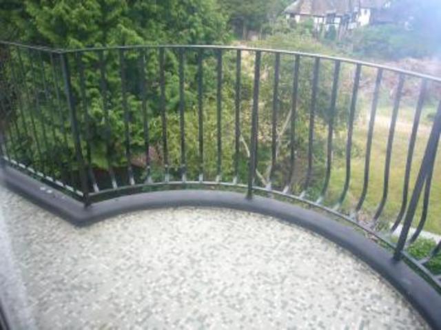  Image of 2 bedroom Flat to rent in The Avenue Westbourne Bournemouth BH13 at 13 The Avenue  Poole, BH13 6EZ