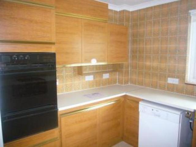  Image of 2 bedroom Flat to rent in The Avenue Westbourne Bournemouth BH13 at 13 The Avenue  Poole, BH13 6EZ