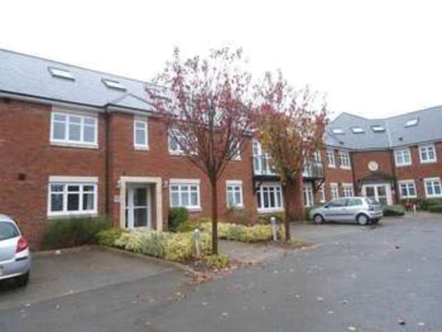  Image of 2 bedroom Flat to rent in Broyle Road Chichester PO19 at Broyle Road  Chichester, PO19 6AD