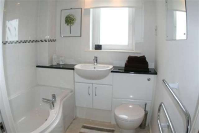  Image of 2 bedroom Flat to rent in Central Way Warrington WA2 at Warrington, WA2 7TJ