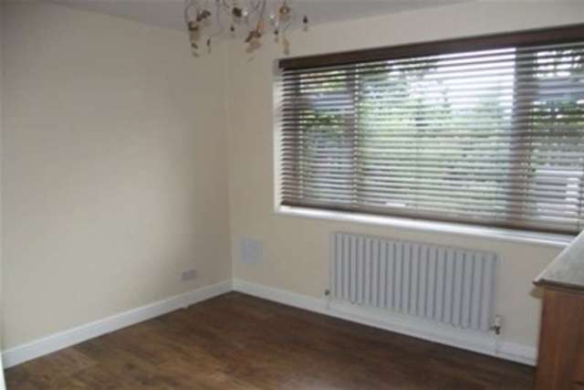 Image of 2 bedroom Flat to rent in Palmerston Road Buckhurst Hill IG9 at Buckhurst Hill, IG9 5NS