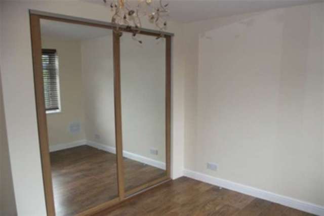  Image of 2 bedroom Flat to rent in Palmerston Road Buckhurst Hill IG9 at Buckhurst Hill, IG9 5NS