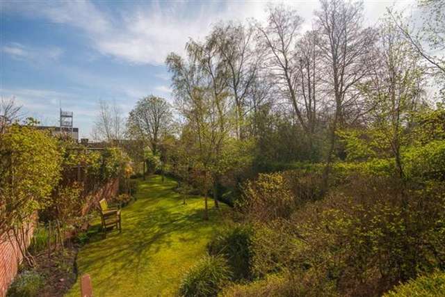  Image of 1 bedroom Retirement Property for sale in Burcot Lane Bromsgrove B60 at Brook Court, Burcot Lane  Bromsgrove, B60 1AD