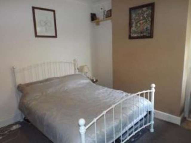  Image of 1 bedroom Flat for sale in Burnham Avenue Bognor Regis PO21 at Bognor Regis West Sussex Bognor Regis, PO21 2LB