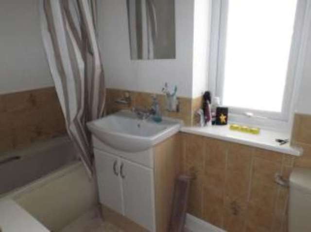  Image of 1 bedroom Flat for sale in Burnham Avenue Bognor Regis PO21 at Bognor Regis West Sussex Bognor Regis, PO21 2LB