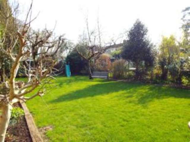  Image of 4 bedroom Detached house for sale in High Road Byfleet West Byfleet KT14 at Byfleet West Byfleet Byfleet, KT14 7DD