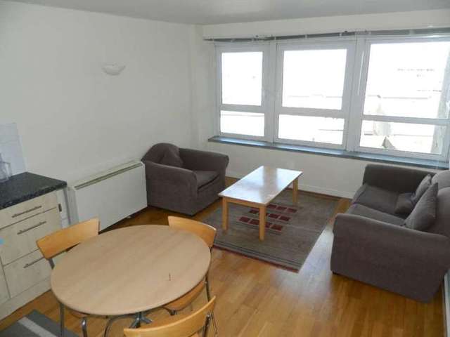  Image of 2 bedroom Flat to rent in Calderwood Street London SE18 at Calderwood Street Woolwich London, SE18 6JF