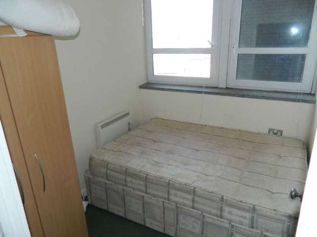  Image of 2 bedroom Flat to rent in Calderwood Street London SE18 at Calderwood Street Woolwich London, SE18 6JF