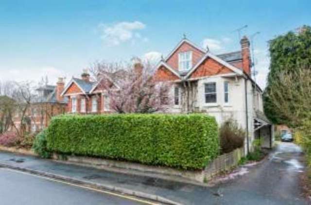  Image of 1 bedroom Flat for sale in Upper Gordon Road Camberley GU15 at Camberley Surrey Camberley, GU15 2HN
