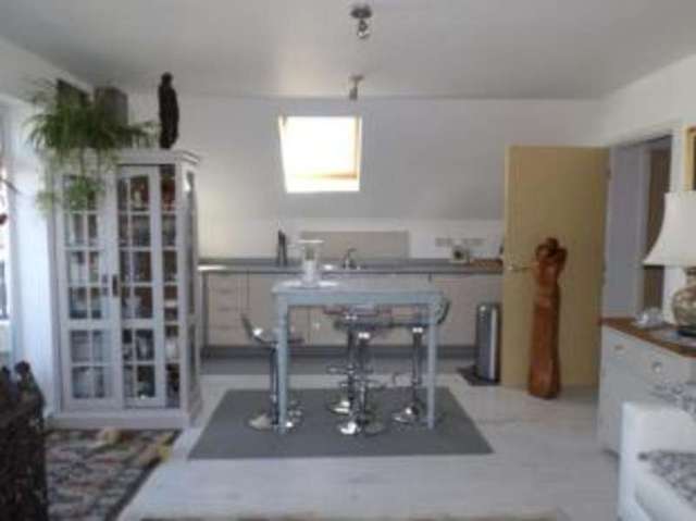  Image of 2 bedroom Flat for sale in Pearl Close Cambridge CB4 at Cambridge Cambridgeshire Chesterton, CB4 1QD