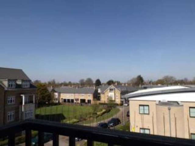  Image of 2 bedroom Flat for sale in Pearl Close Cambridge CB4 at Cambridge Cambridgeshire Chesterton, CB4 1QD
