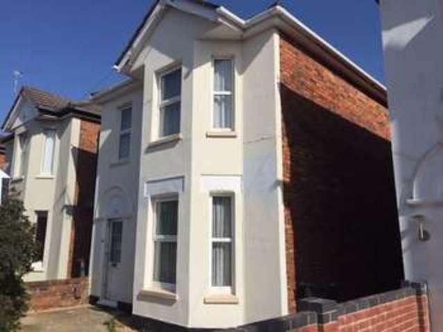  Image of 5 bedroom Detached house to rent in Capstone Road Bournemouth BH8 at Capstone Road  Bournemouth, BH8 8RT