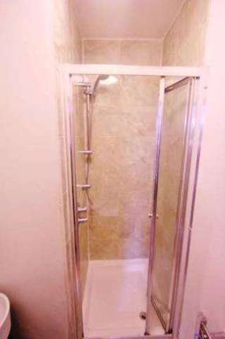  Image of 5 bedroom Flat to rent in Carysfort Road London N16 at Stamford Hill London Stamford Hill, N16 9AP