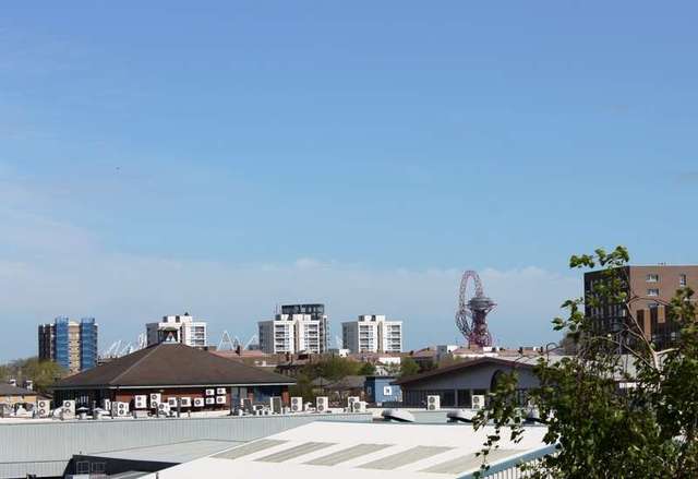  Image of 1 bedroom Flat to rent in Seven Sea Gardens London E3 at Ceram Court  Bow, E3 3GW