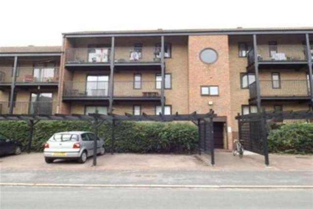  Image of 2 bedroom Property to rent in Castle Gardens Nottingham NG7 at Nottingham, NG7 1HH
