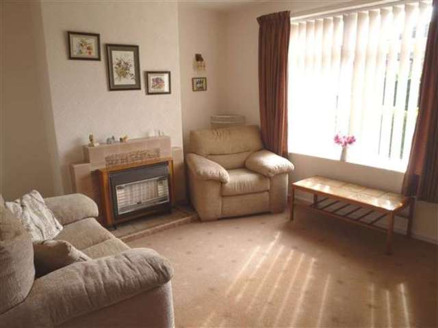  Image of 4 bedroom End of Terrace for sale in Causeway Crescent Linthwaite Huddersfield HD7 at Linthwaite, HD7 5NN