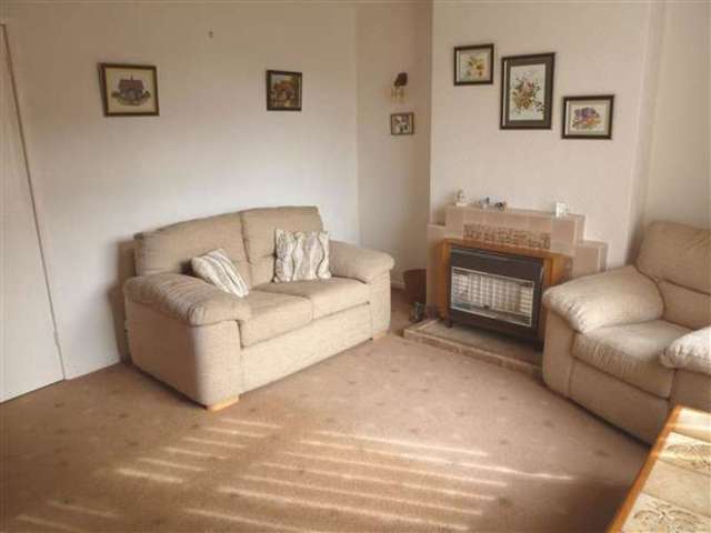  Image of 4 bedroom End of Terrace for sale in Causeway Crescent Linthwaite Huddersfield HD7 at Linthwaite, HD7 5NN