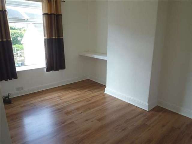  Image of 2 bedroom Terraced house for sale in Causeway Side Linthwaite Huddersfield HD7 at Linthwaite, HD7 5NL