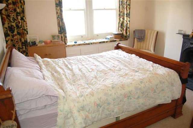  Image of 2 bedroom Terraced house to rent in Cecil Road London SW19 at South Wimbledon, SW19 1JP
