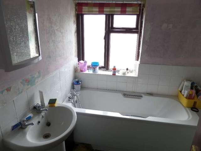  Image of 5 bedroom Semi-Detached house for sale in Cedars Way Newport Pagnell MK16 at Newport Pagnell, MK16 0DR