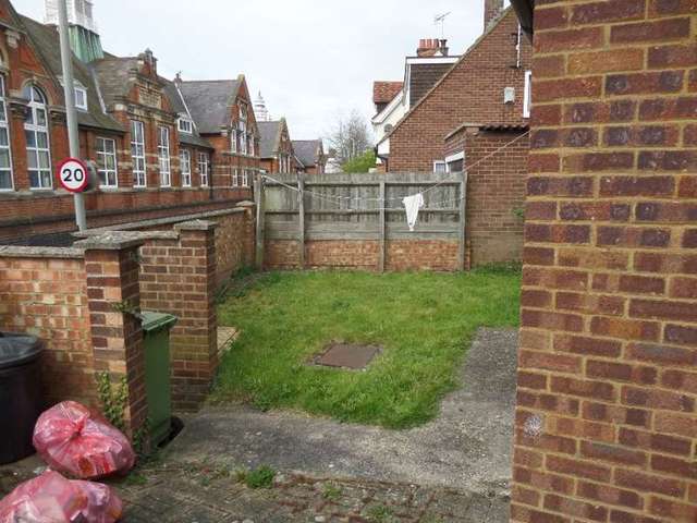  Image of 5 bedroom Semi-Detached house for sale in Cedars Way Newport Pagnell MK16 at Newport Pagnell, MK16 0DR