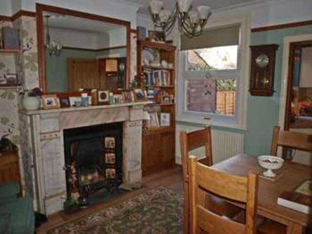  Image of 3 bedroom Terraced house for sale in Waterlow Road Dunstable LU6 at Waterlow Road  Dunstable, LU6 1LX