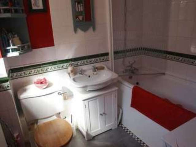  Image of 3 bedroom Terraced house for sale in Waterlow Road Dunstable LU6 at Waterlow Road  Dunstable, LU6 1LX